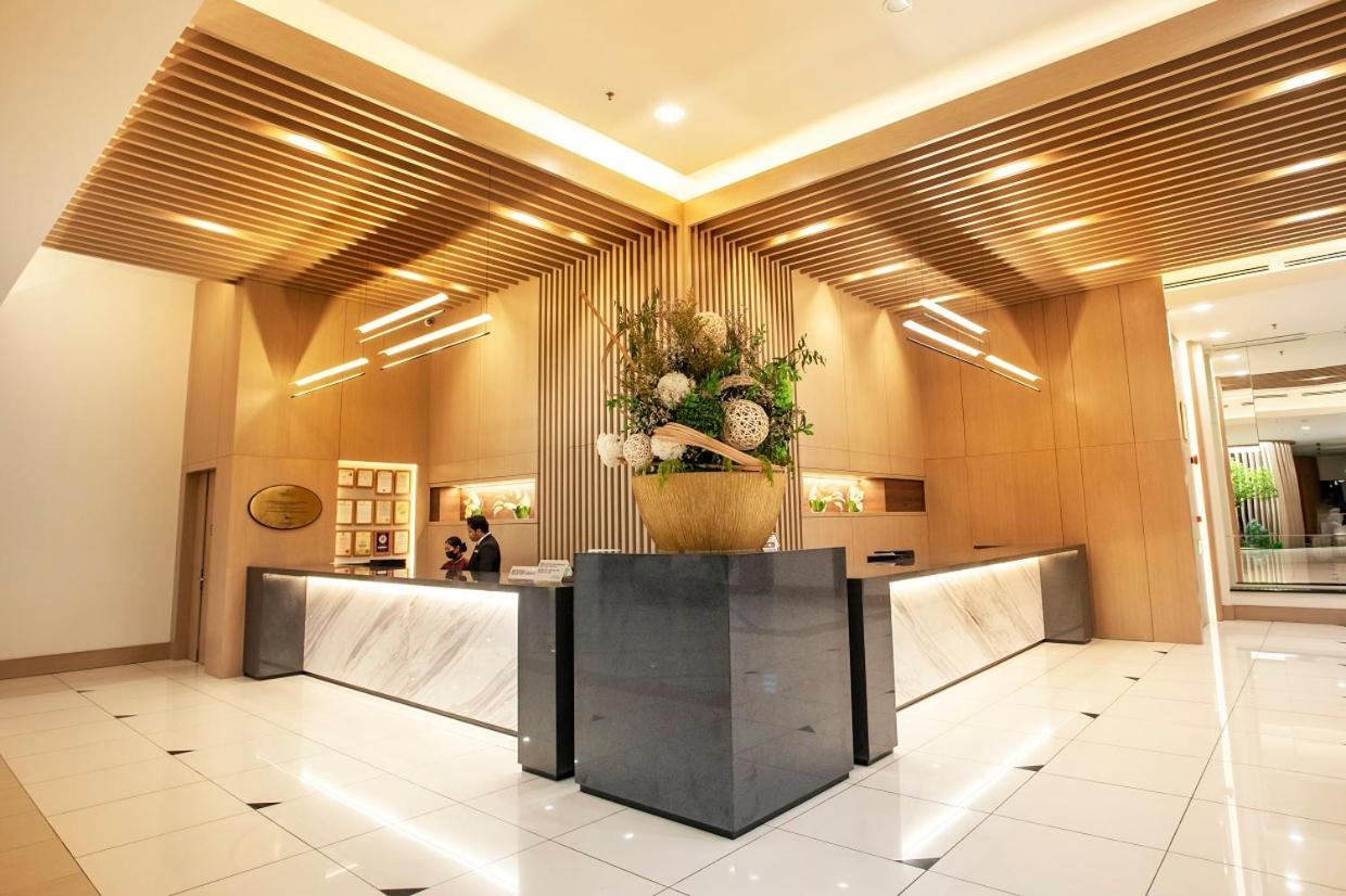 Nilai Springs Resort Hotel Exterior foto